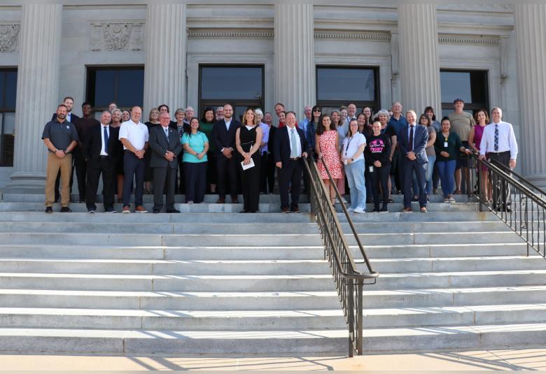 Linn-News - Staff Photo - Create Article