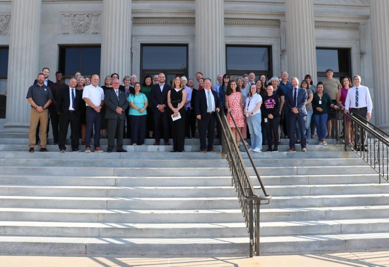 Linn-News - Staff Photo - Create Article