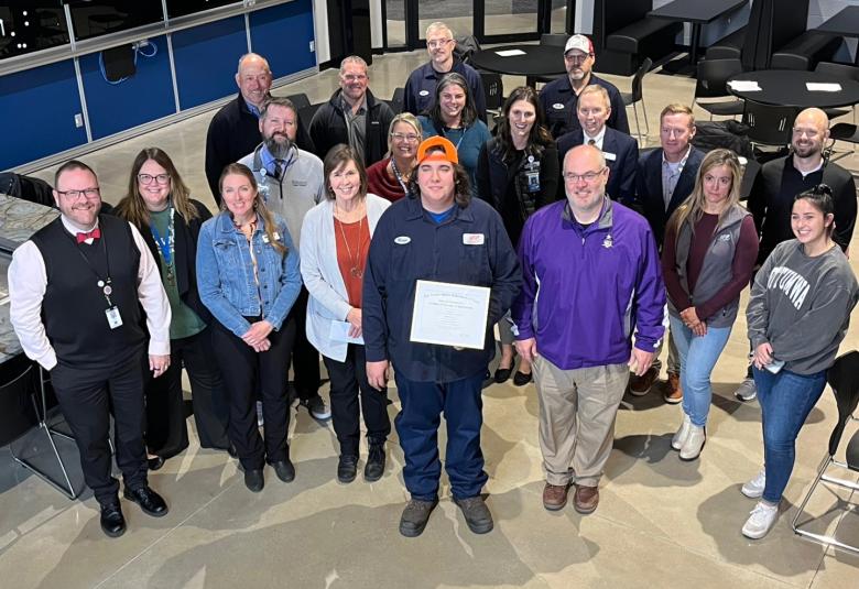 Linn-News - Staff Photo - Create Article