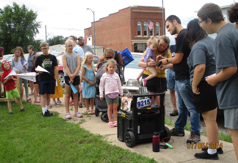 Linn-News - Staff Photo - Create Article